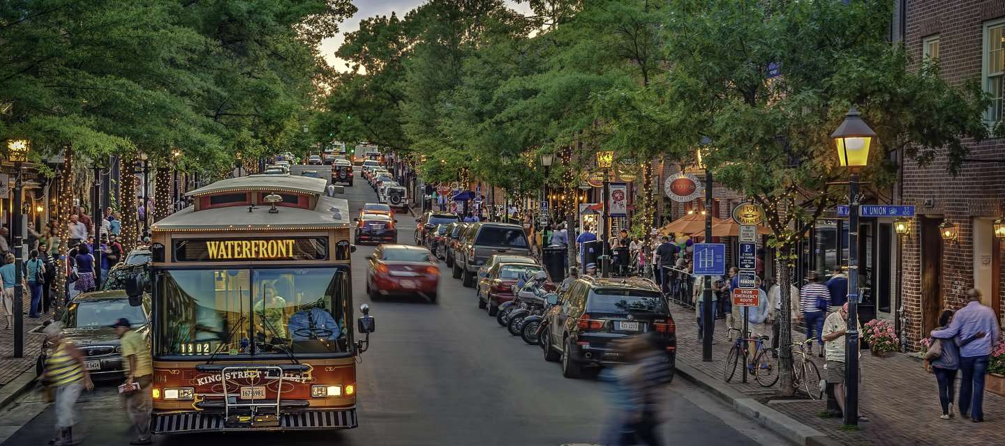 King_St_w_Trolley_CREDIT_R_Kennedy_for_Visit_Alexandria_waterfront_d191f948-6759-4cd2-a1a6-fdee03c7599e